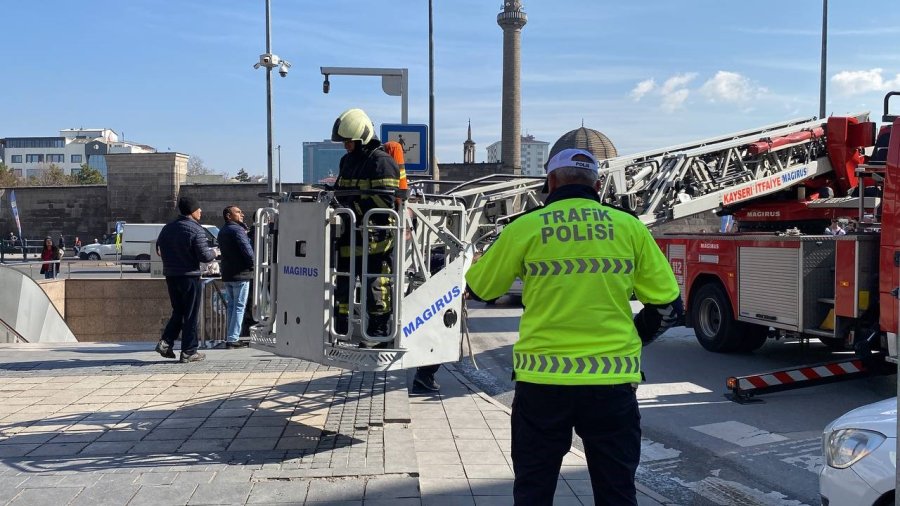 Restoranda Çıkan Baca Yangını Söndürüldü
