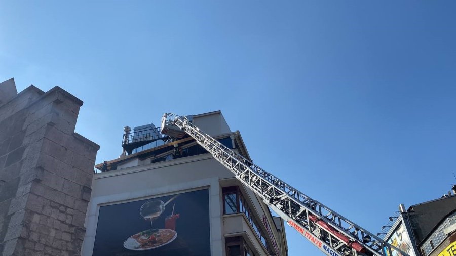Restoranda Çıkan Baca Yangını Söndürüldü