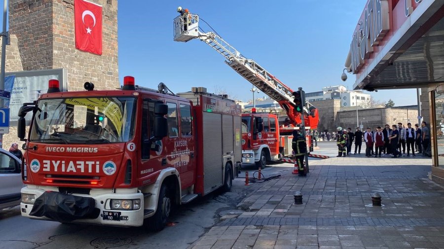 Restoranda Çıkan Baca Yangını Söndürüldü