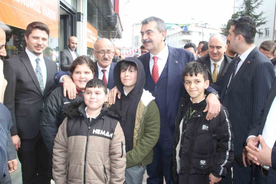 Bakan Tekin: "milli Eğitim Bakanlığı Çok Büyük Bir Aile"