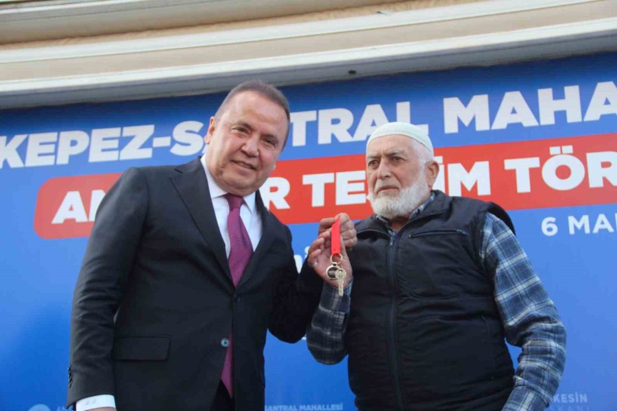 Başkan Böcek’ten Kepez Santral’de 570 Hak Sahibine Daha Anahtar Teslimi