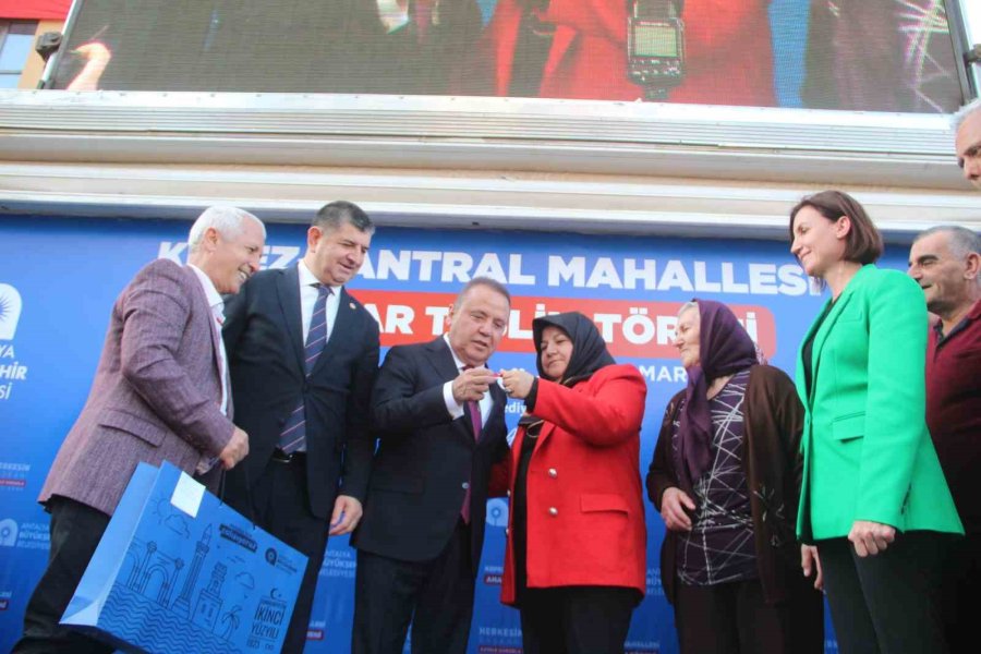 Başkan Böcek’ten Kepez Santral’de 570 Hak Sahibine Daha Anahtar Teslimi