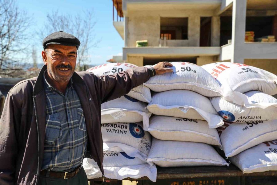 Korkutelili Çiftçilere 36 Ton Yem Desteği