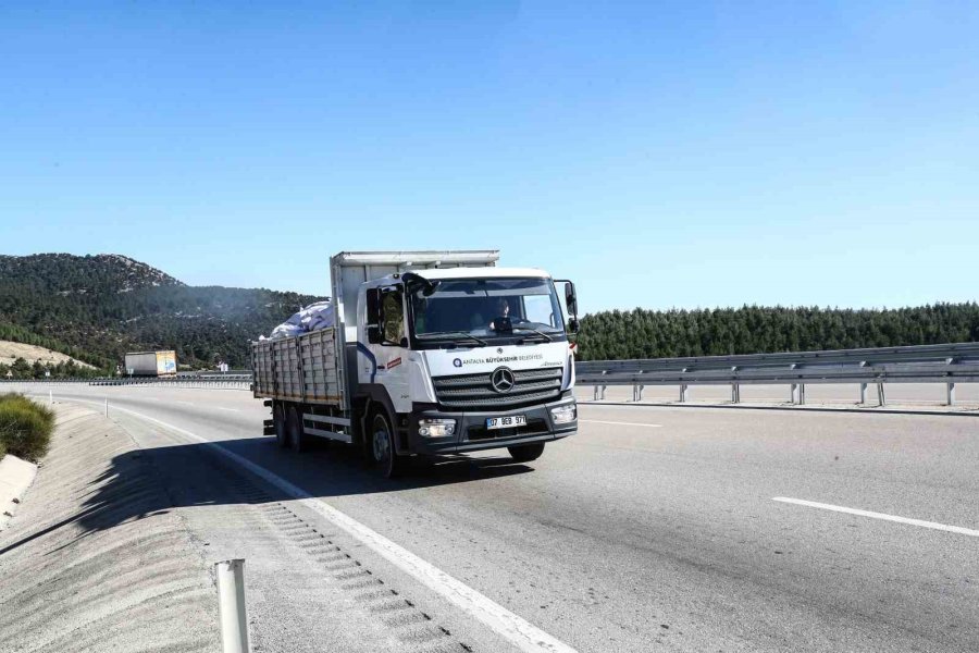 Korkutelili Çiftçilere 36 Ton Yem Desteği