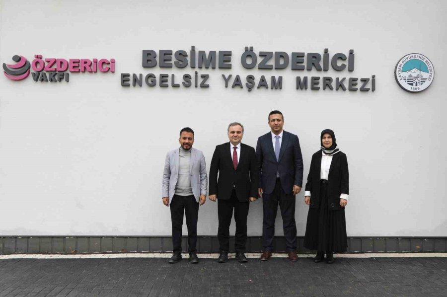 Rektör Altun, Besime Özderici Engelsiz Yaşam Merkezi’ni Ziyaret Etti