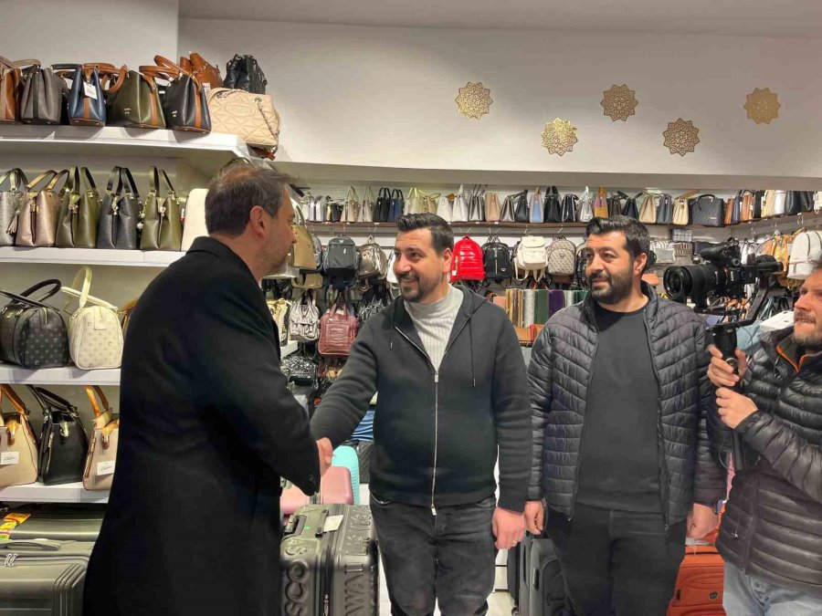 Enerji Ve Tabii Kaynaklar Bakanı Alparslan Bayraktar Esnafı Ziyaret Etti