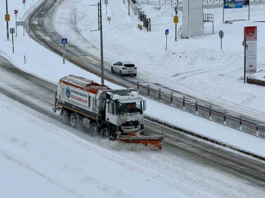 Erciyes’te Kar Etkili Oldu: Kar Kalınlığı 110 Santime Ulaştı