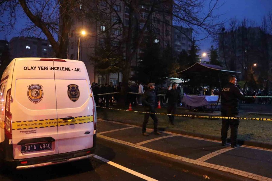 Parkta Kanlı İnfaz: 1 Ölü