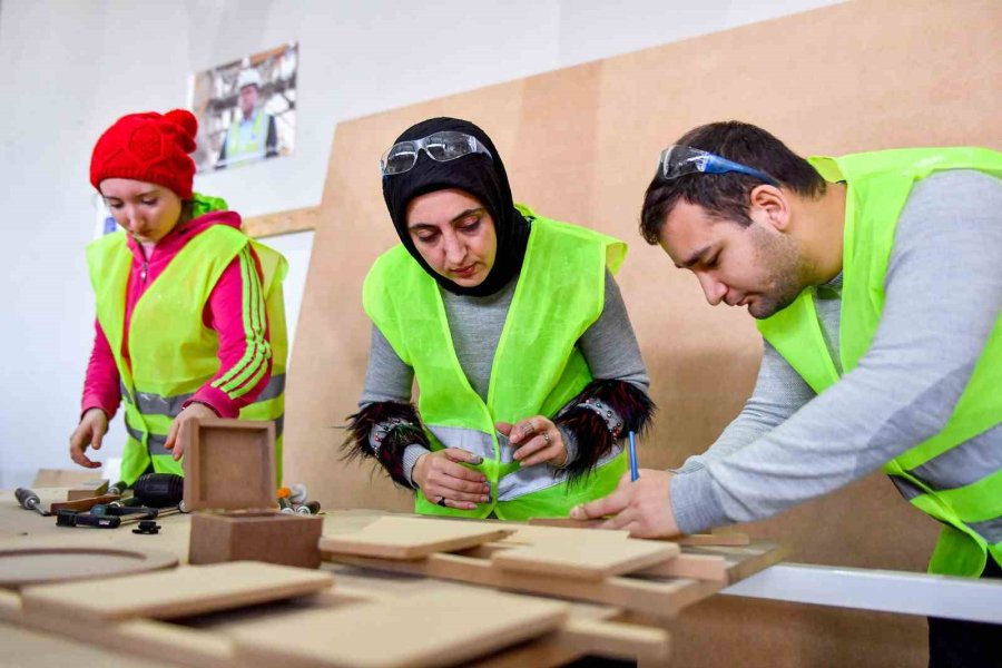 Mercek’ten ’mobilya İmalat Ve Montaj Kursu’