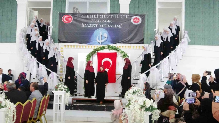 Mersin’de 80 Öğrenciye Hafızlık İcazeti Verildi