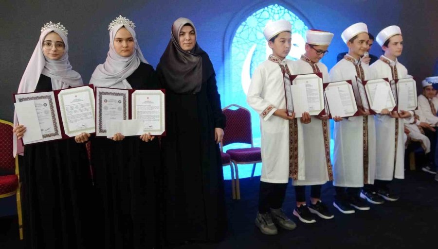 Mersin’de 80 Öğrenciye Hafızlık İcazeti Verildi