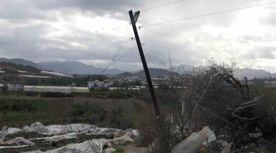 Alanya’da Hortum 250 Dönümden Fazla Seraya Zarar Verdi