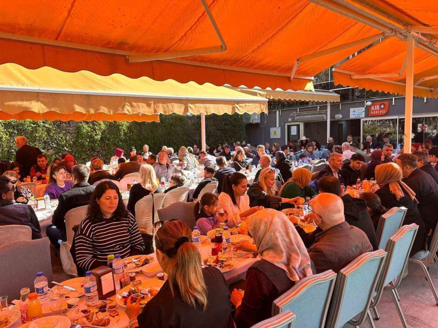 Şehit Ve Gazi Aileleri Kahvaltıda Bir Araya Geldi