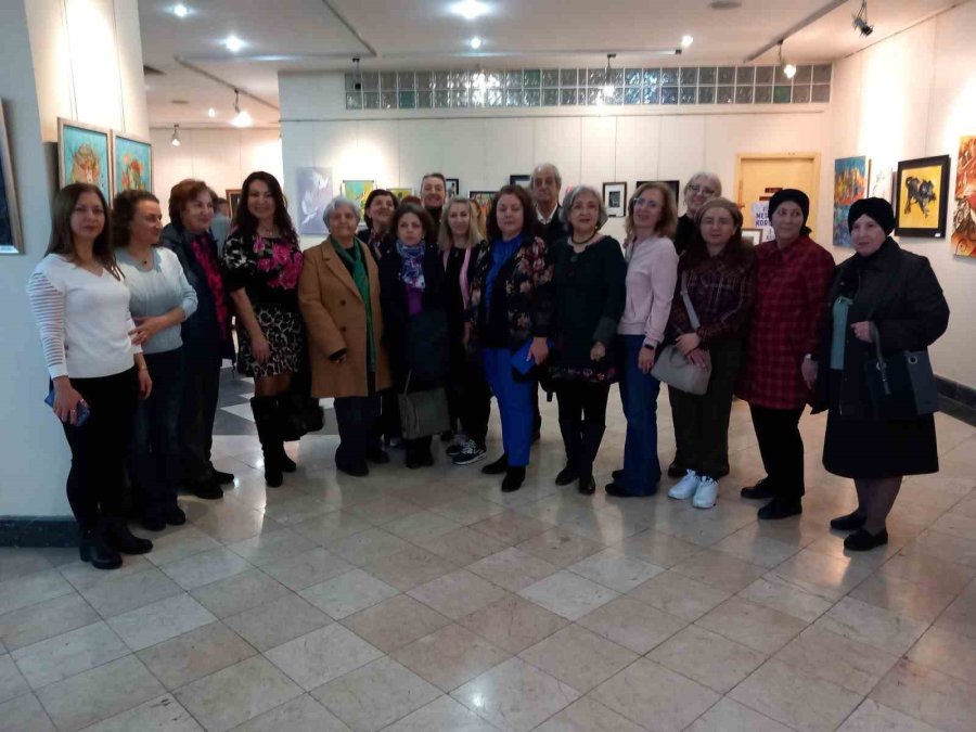 Eskişehir’deki 48 Kadın Ressam 48 Eserini Sergiledi