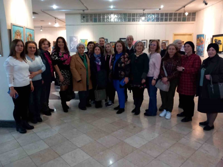 Eskişehir’deki 48 Kadın Ressam 48 Eserini Sergiledi