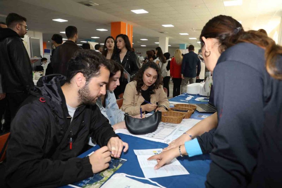 Alkü’de Kariyer Zirvesi 7’nci İstihdam Fuarı Başladı
