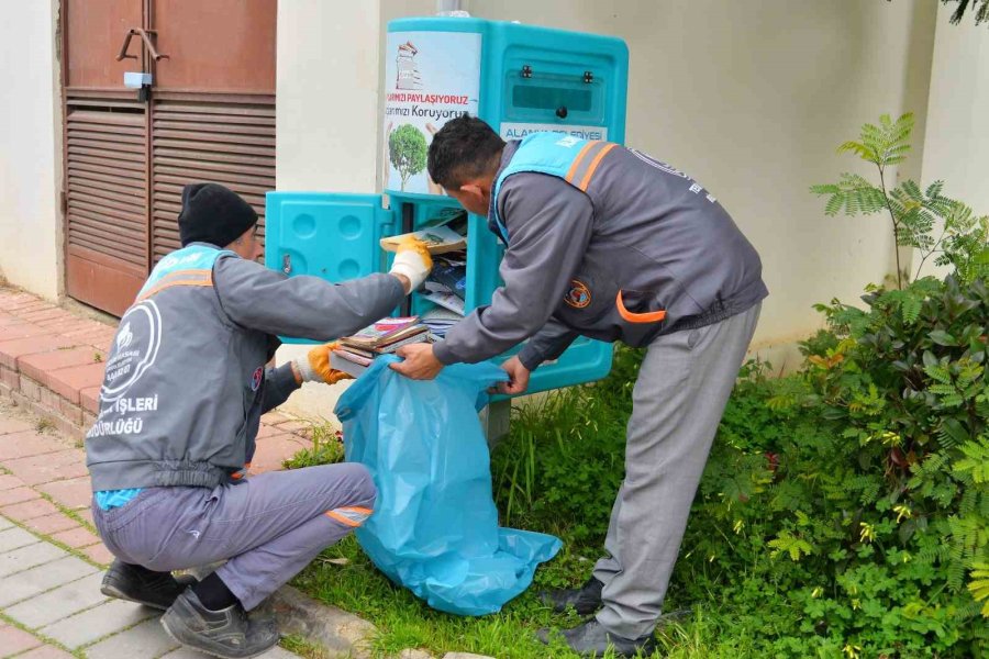 Alanya’da Vatandaşlardan Toplanan Kitaplar Çocuklara Dağıtılıyor