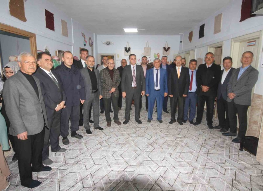 Aileler Hem Üretiyor Hem Gelir Elde Ediyor