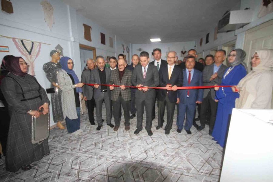 Aileler Hem Üretiyor Hem Gelir Elde Ediyor