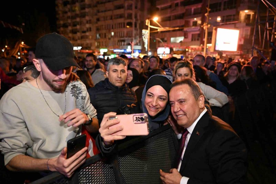 Ata’nın Antalya’ya Gelişi Koray Avcı Konseriyle Kutlandı