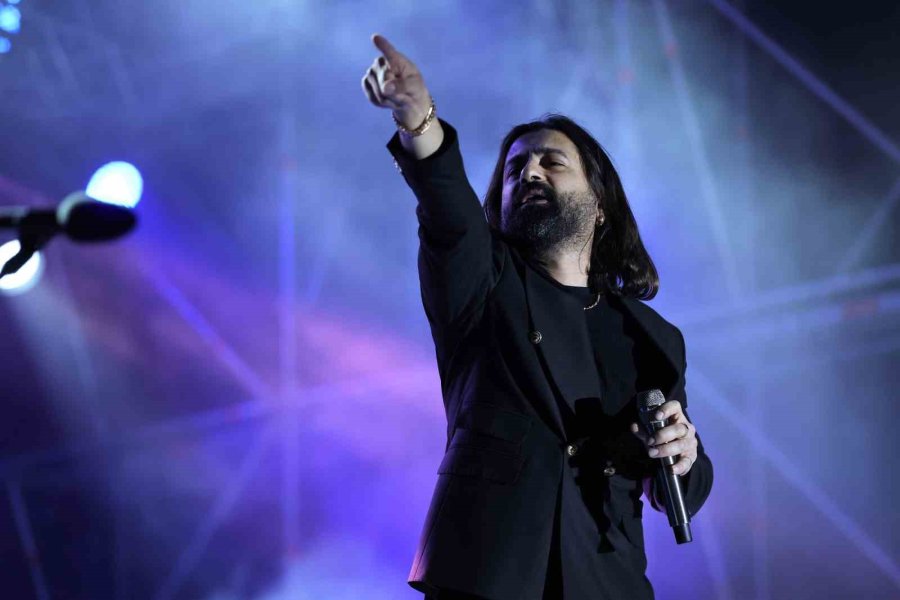 Ata’nın Antalya’ya Gelişi Koray Avcı Konseriyle Kutlandı