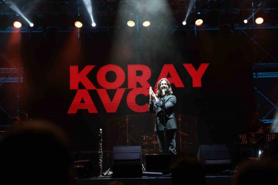 Ata’nın Antalya’ya Gelişi Koray Avcı Konseriyle Kutlandı