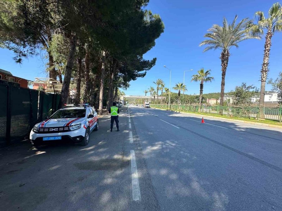 Jandarmadan 101 Araç Ve Sürücüsüne 189 Bin 15 Lira Para Cezası