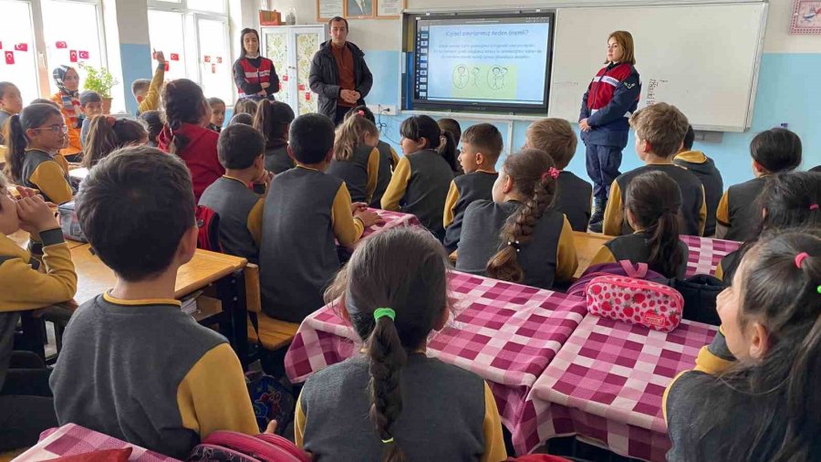 Kayseri’de İlkokul Öğrencilerine ‘bireysellik Alanı Ve Mahremiyet’ Eğitimi