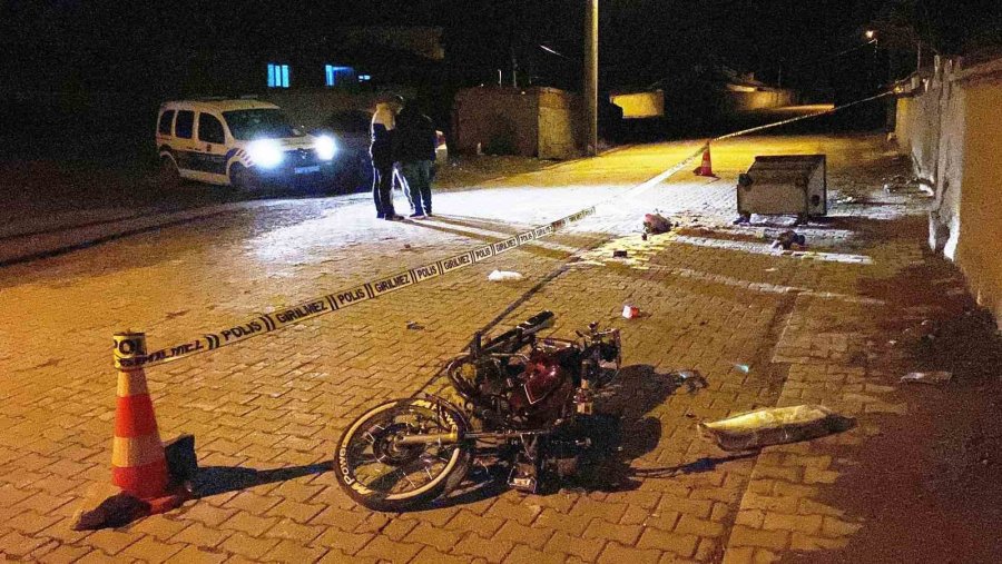 Çöp Konteynerine Çarpan Motosiklet Sürücüsü Yaşam Mücadelesini Kaybetti