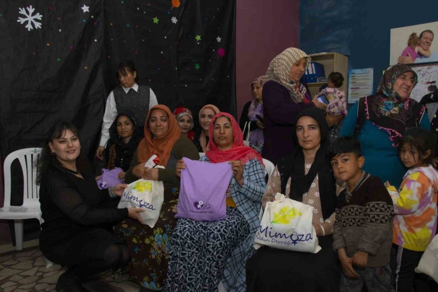 Mersin’de Kadınlar; ‘medeni Haklar’, ‘şiddet Türleri Ve Şiddet Farkındalığı’ İle ‘psikolojik Öz Savunma’ Konularında Bilgilendirildi