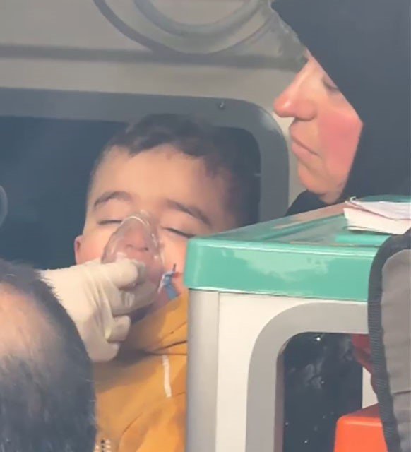 Ev Yangınında 3 Çocuk İtfaiye Ekiplerince Son Anda Kurtarıldı