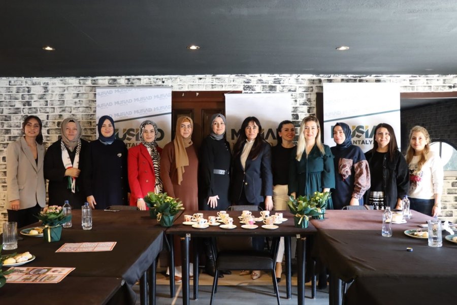 Müsiad Kadın Antalya Şubesi, Kadınları Seramik Boyama Sanatıyla Buluşturdu