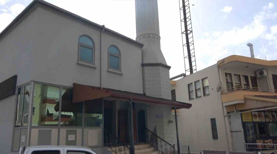 Camideki Yardım Toplama Kutusunu Gözüne Kestiren Hırsız Suçüstü Yakalandı