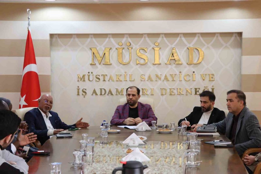 Uganda Dışişleri Bakanı’ndan İş Adamlarına Yatırım Daveti