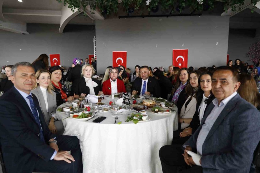 Başkan Yücel: "hizmet Yolunda Kadınlarımızla El Ele Vereceğiz"