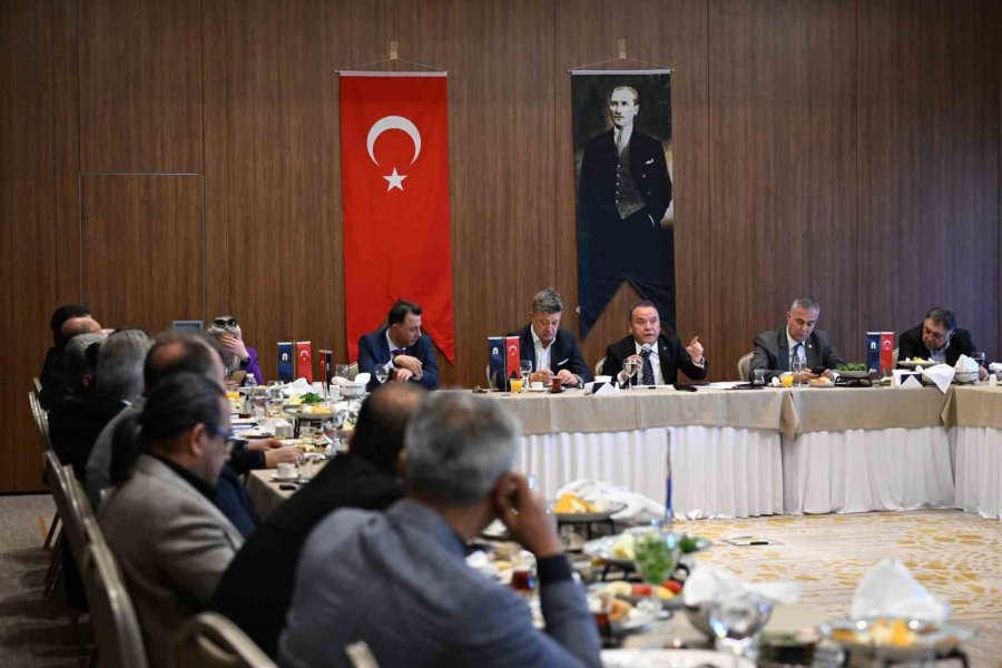 Başkan Böcek’ten Trafiğe Yeni Çözüm Yolları