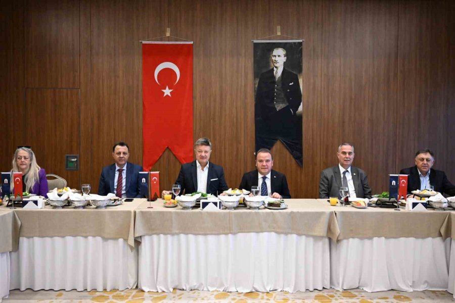 Başkan Böcek’ten Trafiğe Yeni Çözüm Yolları