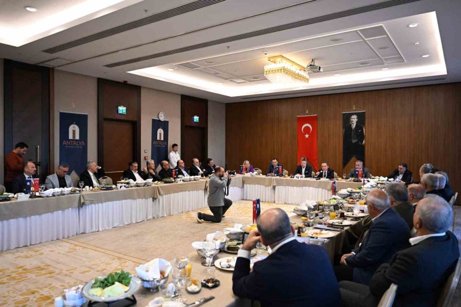 Başkan Böcek’ten Trafiğe Yeni Çözüm Yolları