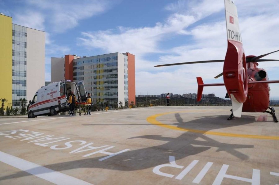 Antalya Şehir Hastanesi, Hava Ambulansıyla Hasta Kabulüne Başladı