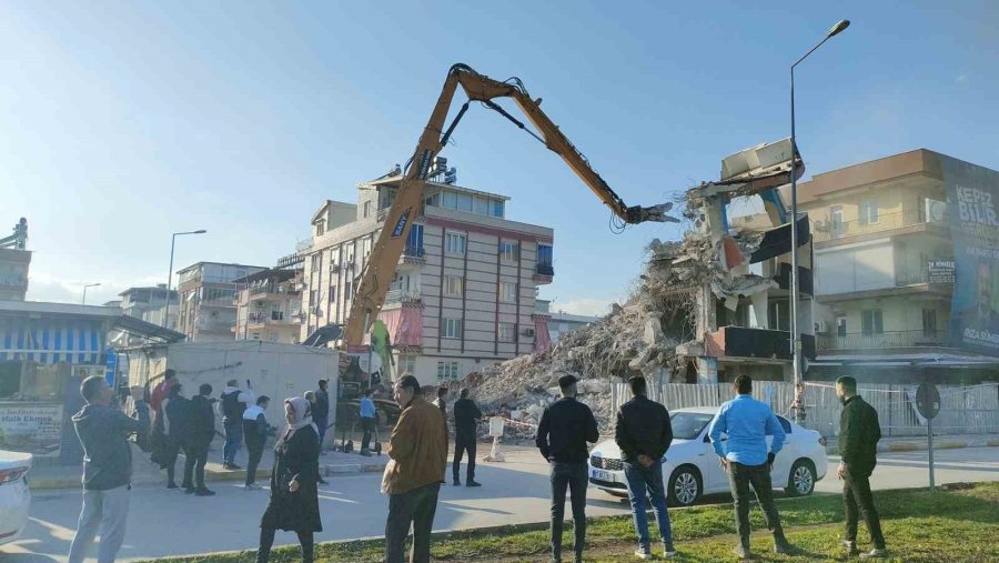 Antalya’da Yıkım Çalışmasını Film Gibi İzlediler