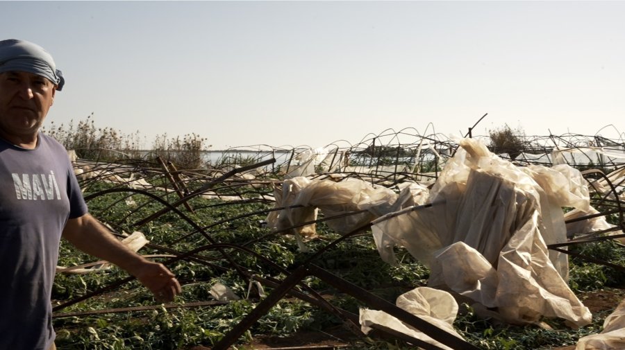 Denizden Gelen Hortum Seralara Yaklaştıkça ‘‘allah’ım Sen Koru" Diyerek Dua Ettiler
