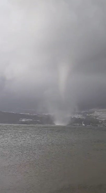 Denizden Gelen Hortum Seralara Yaklaştıkça ‘‘allah’ım Sen Koru" Diyerek Dua Ettiler