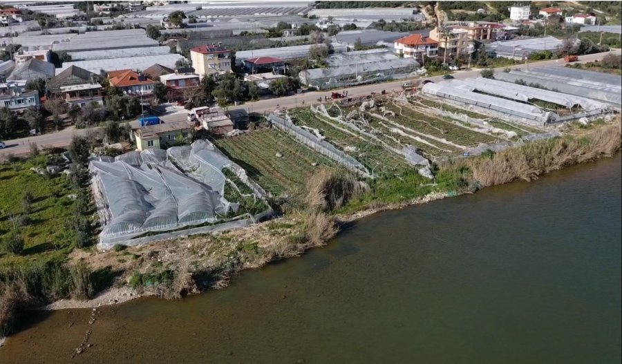 Denizden Gelen Hortum Seralara Yaklaştıkça ‘‘allah’ım Sen Koru" Diyerek Dua Ettiler