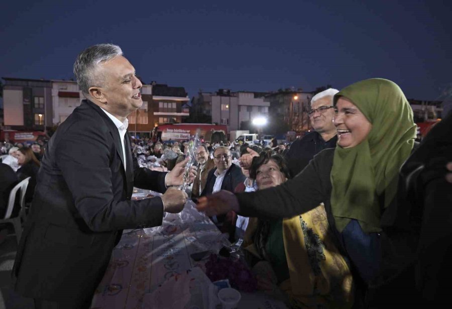 Uysal’dan Mahalle Buluşmalarında Türkü Ziyafeti