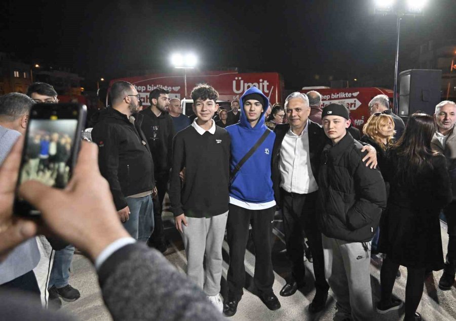 Uysal’dan Mahalle Buluşmalarında Türkü Ziyafeti