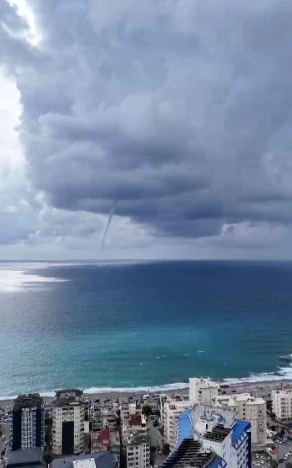 Alanya’da Bir Hortum Daha Görüldü