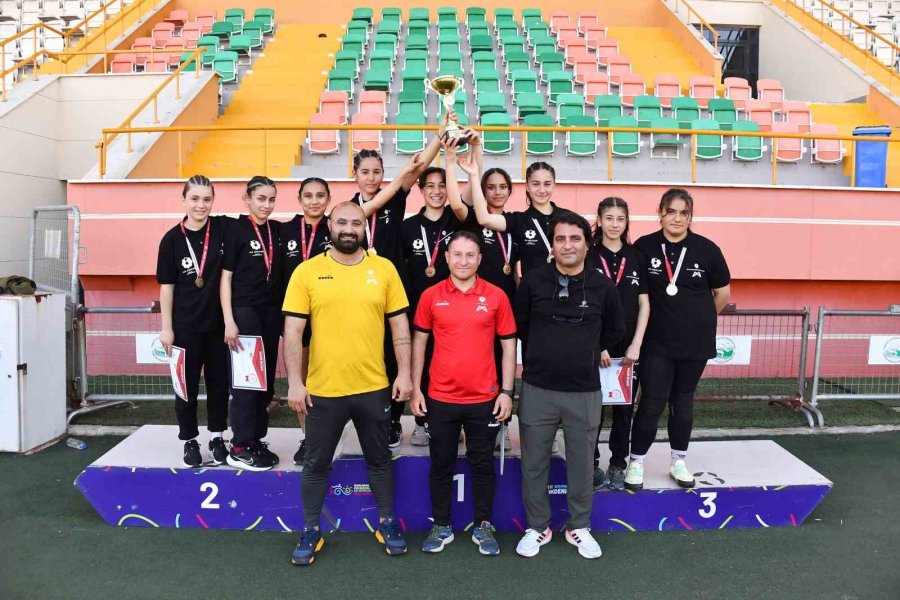 Kır Çiçekleri, Mersin Şampiyonu Oldu