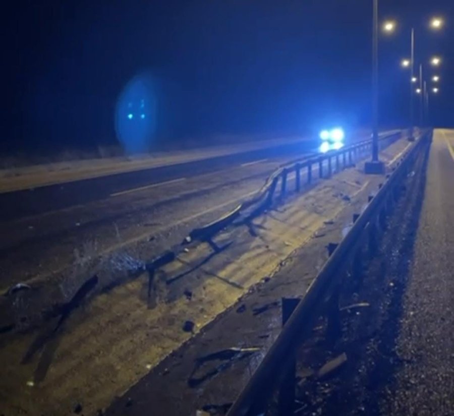 Tır Bariyerlere Çarptı: 1 Yaralı