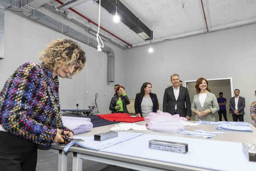 Büyükşehir Belediyesi ’mersinli Kadın Ustalar’ Projesini Hayata Geçirdi