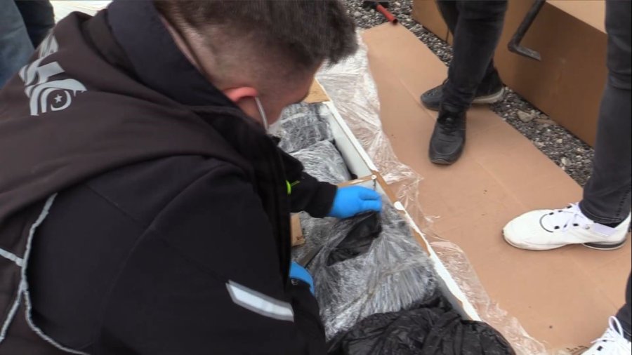 Mobilya Eşyaları Arasında 557 Bin Adet Uyuşturucu Hap Ele Geçirildi